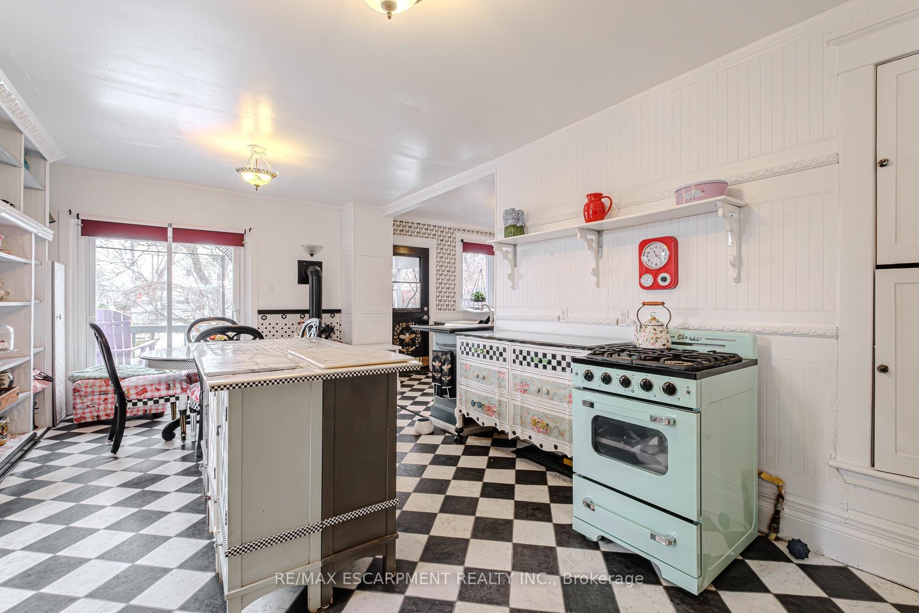 Photo 11 of 62 East 23rd Street, Hamilton, Eastmount — HOMEH