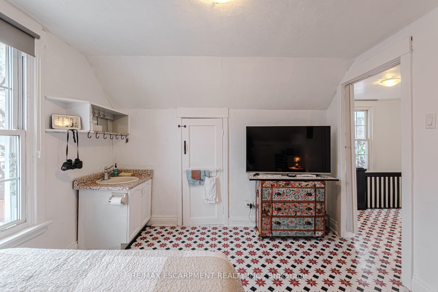 Photo 34 of 62 East 23rd Street, Hamilton, Eastmount — HOMEH