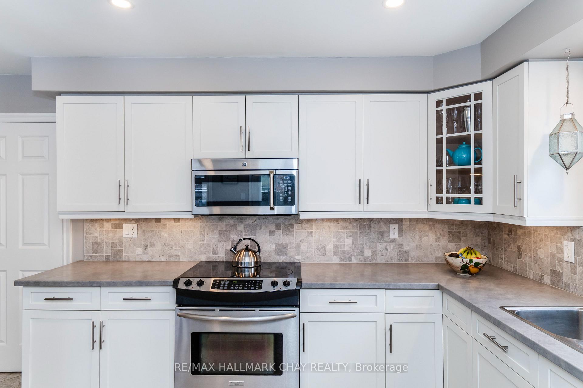Photo 7 of 501 Grove Street E, Barrie, Grove East — HOMEH