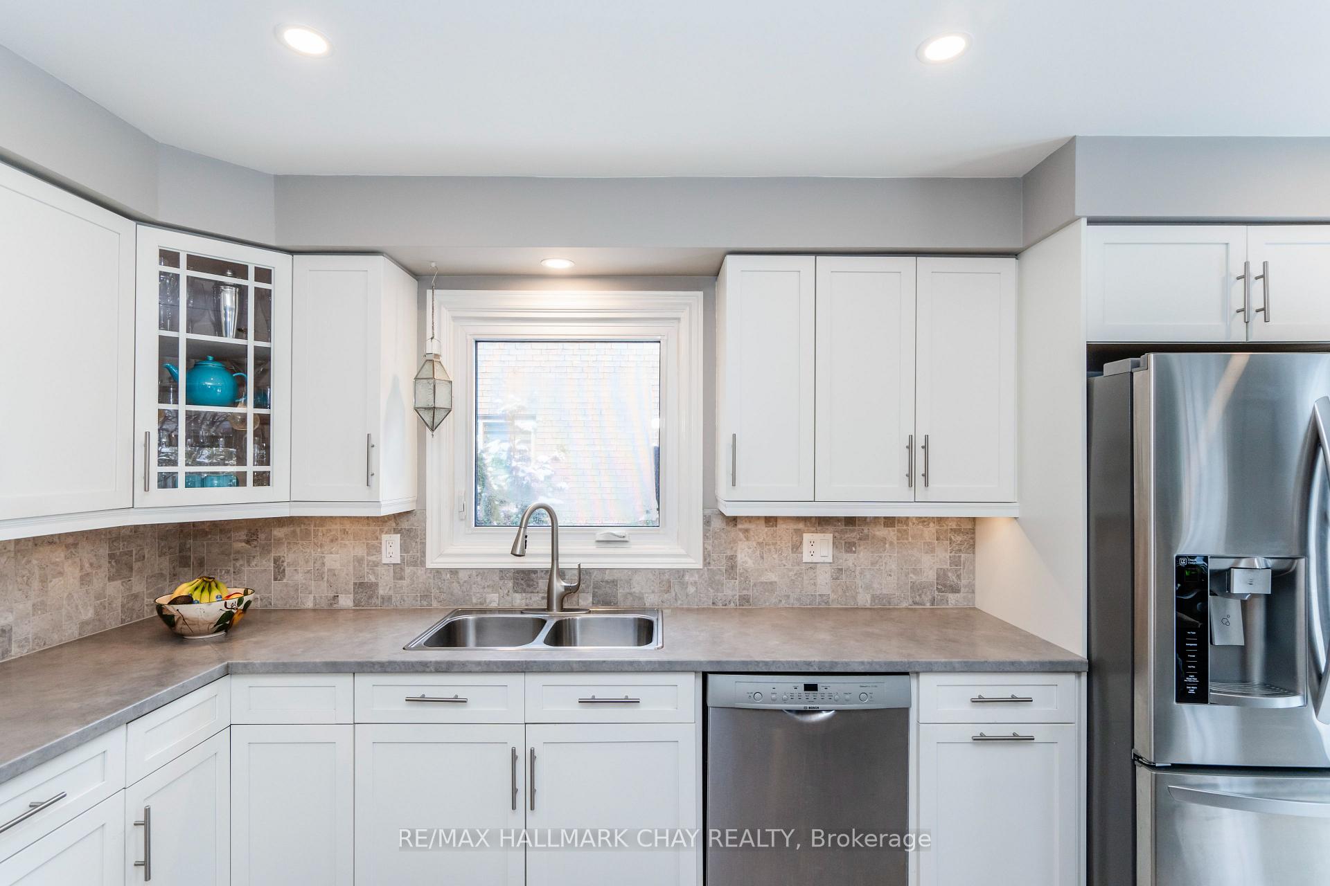 Photo 8 of 501 Grove Street E, Barrie, Grove East — HOMEH