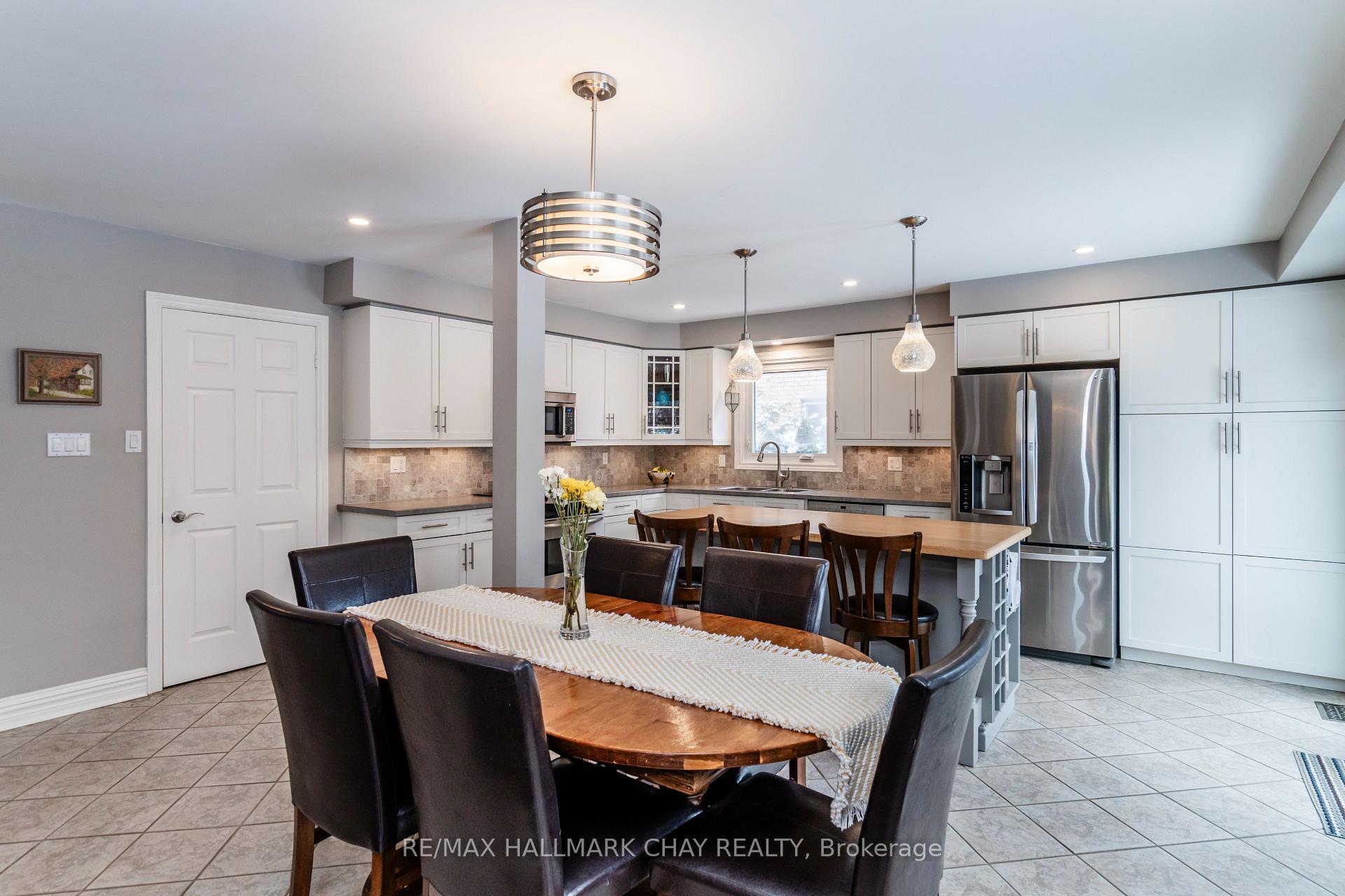 Photo 10 of 501 Grove Street E, Barrie, Grove East — HOMEH