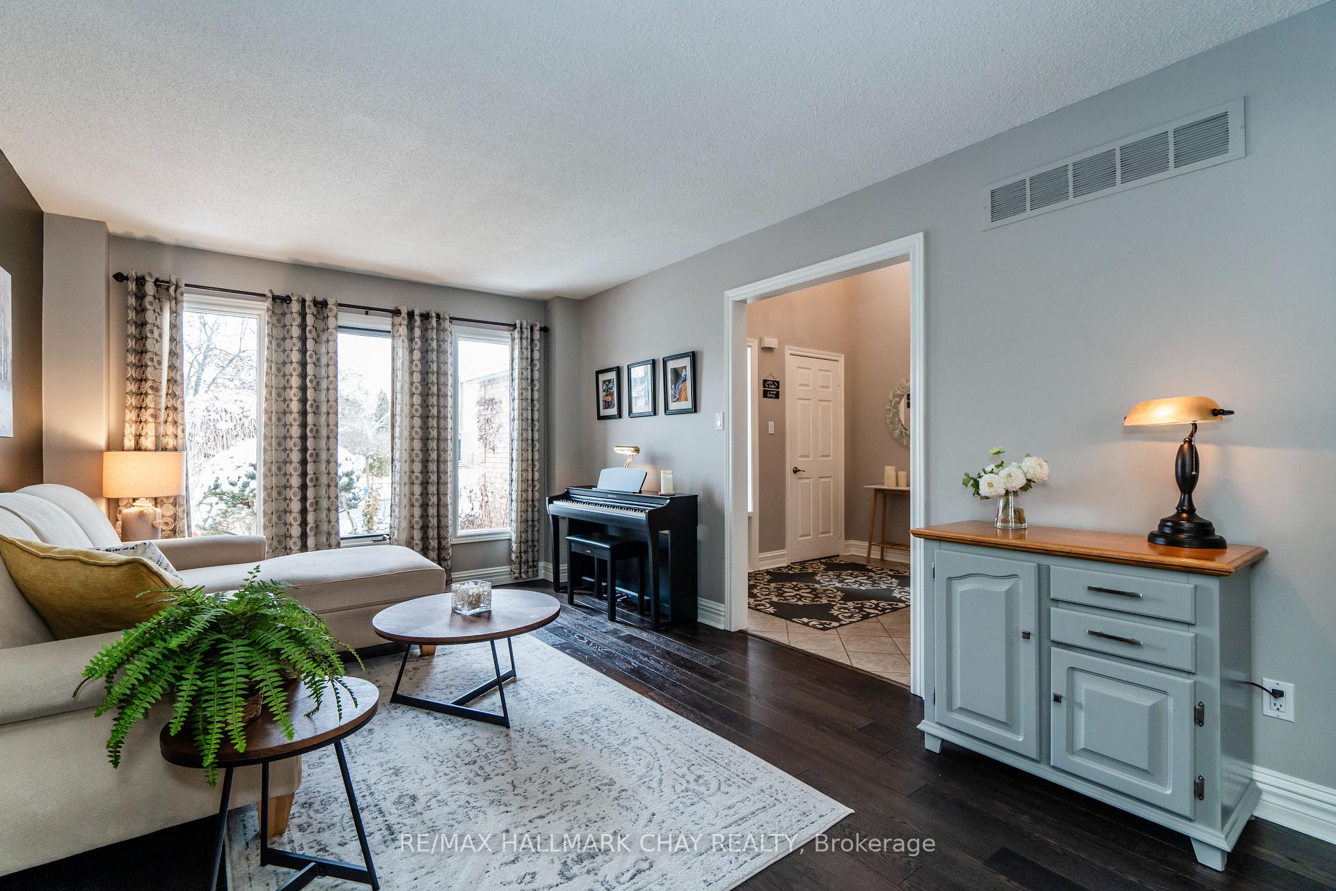 Photo 14 of 501 Grove Street E, Barrie, Grove East — HOMEH
