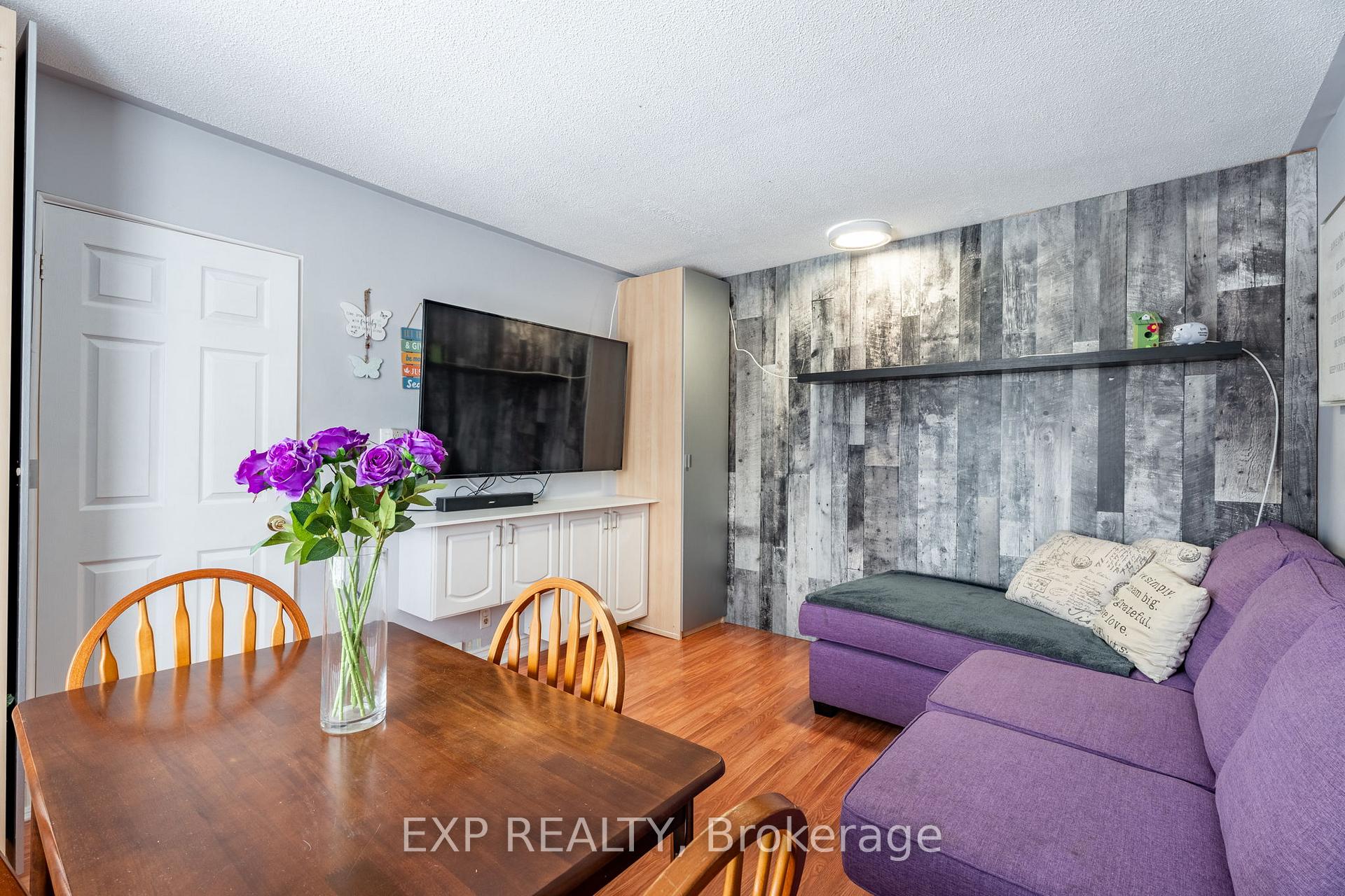 Photo 5 of 72 Harrison Avenue S, Hamilton, Homeside — HOMEH