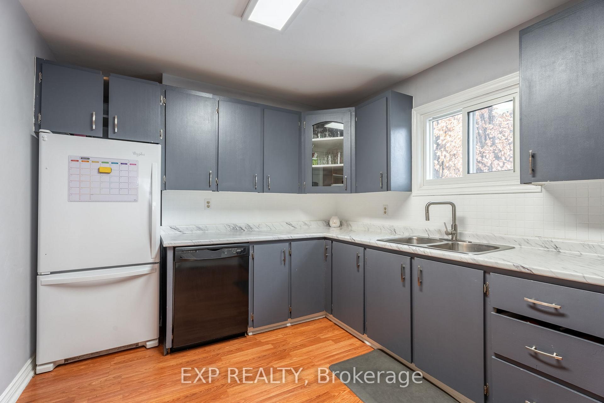 Photo 13 of 72 Harrison Avenue S, Hamilton, Homeside — HOMEH