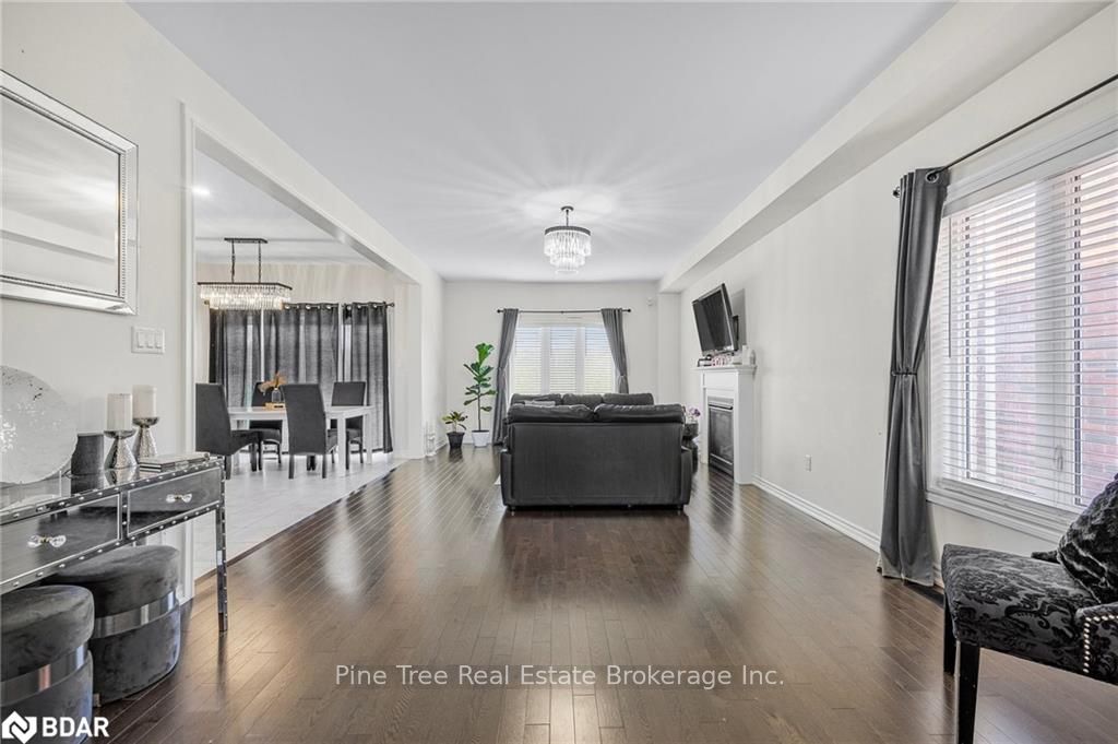 Photo 9 of 12 Cypress Point, Barrie, Ardagh — HOMEH