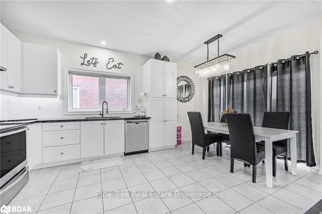 Photo 16 of 12 Cypress Point, Barrie, Ardagh — HOMEH