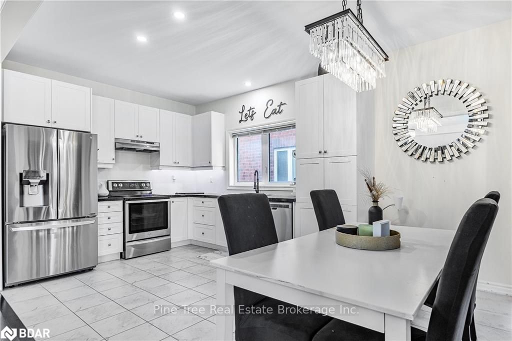 Photo 17 of 12 Cypress Point, Barrie, Ardagh — HOMEH