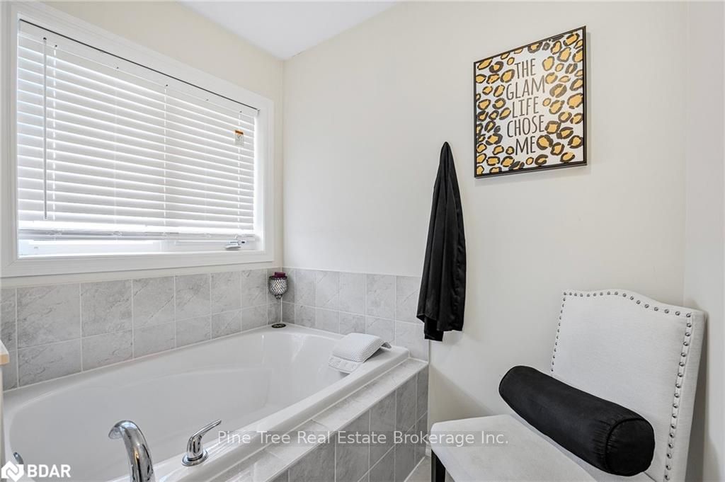 Photo 26 of 12 Cypress Point, Barrie, Ardagh — HOMEH
