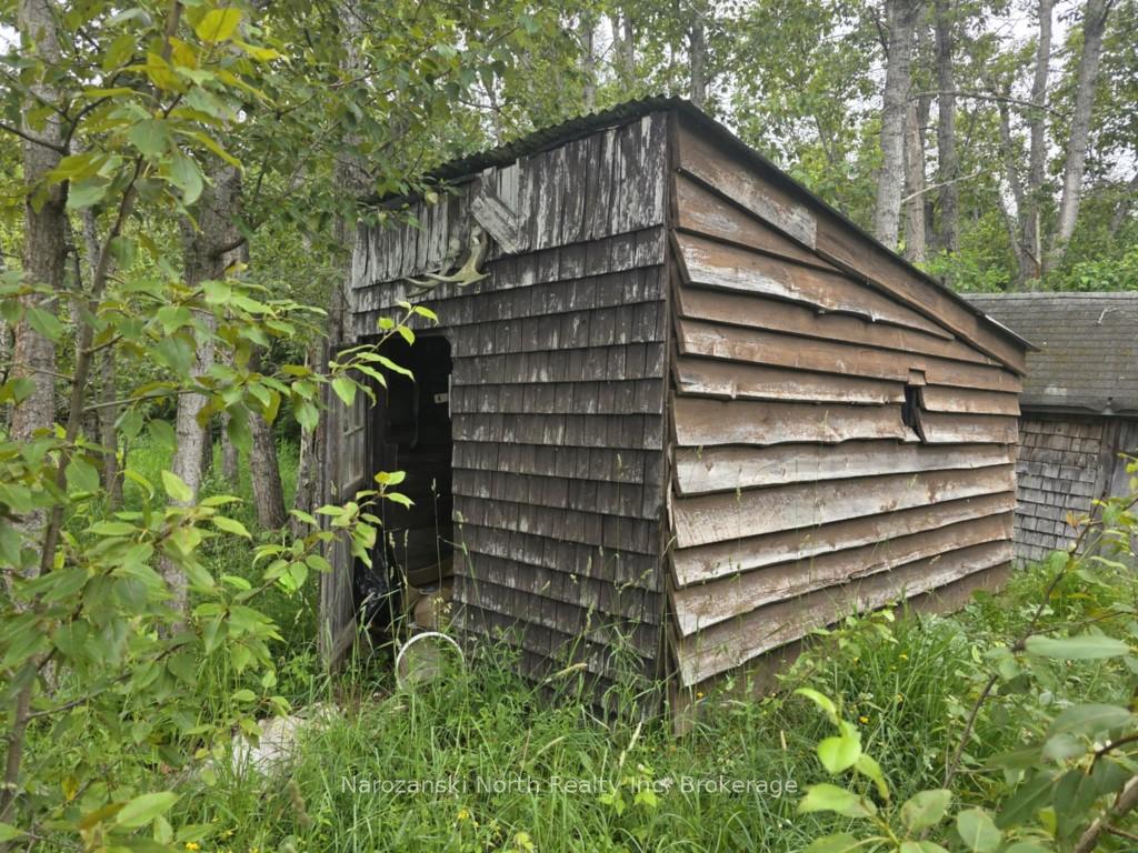 Photo 9 of 1119 Blue Road, Central Manitoulin — HOMEH