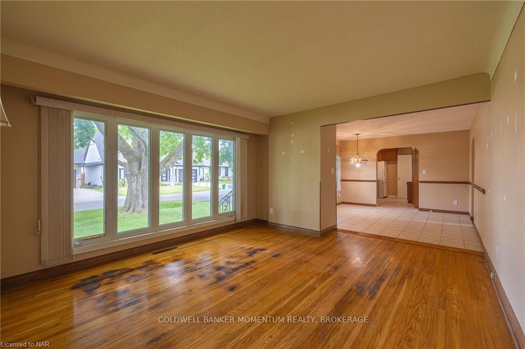 Photo 8 of 2 Lakeview Avenue, St. Catharines, Lakeshore — HOMEH