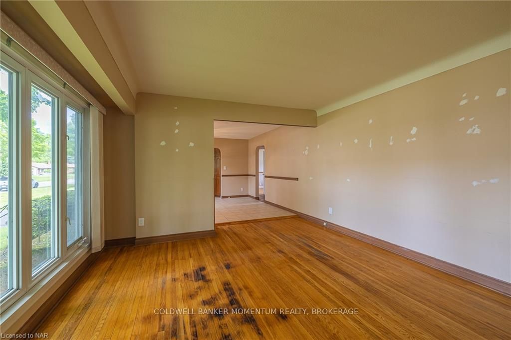 Photo 9 of 2 Lakeview Avenue, St. Catharines, Lakeshore — HOMEH