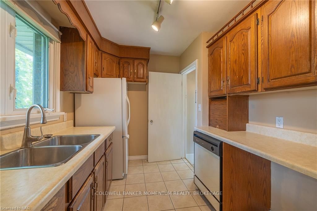 Photo 12 of 2 Lakeview Avenue, St. Catharines, Lakeshore — HOMEH