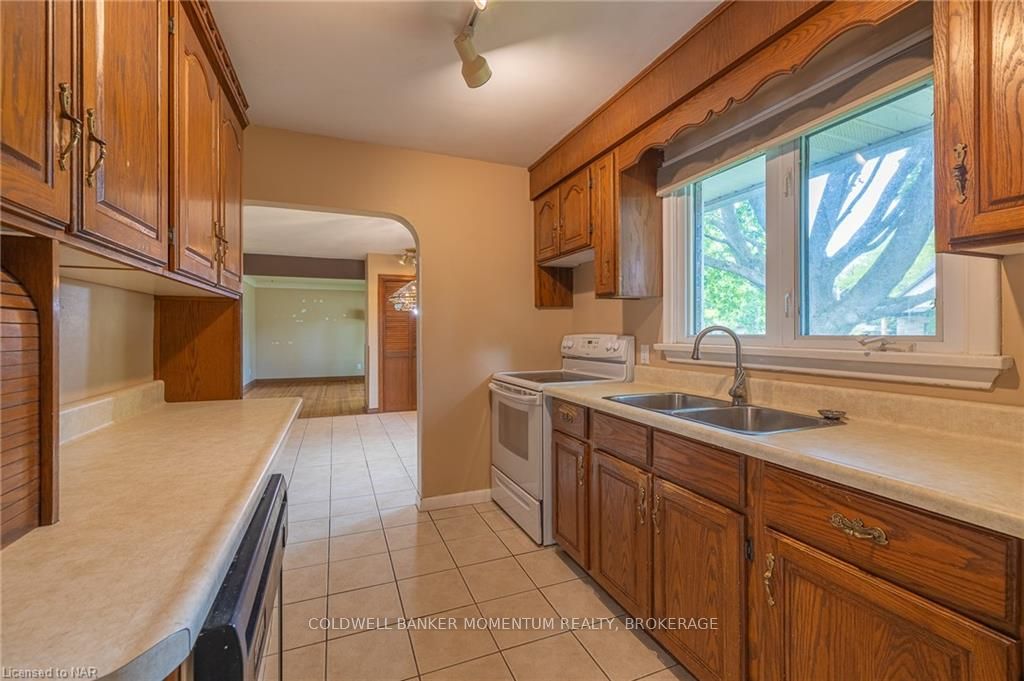 Photo 13 of 2 Lakeview Avenue, St. Catharines, Lakeshore — HOMEH