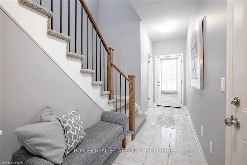 Photo 3 of 517D Scott Street, St. Catharines, Bunting/Linwell — HOMEH