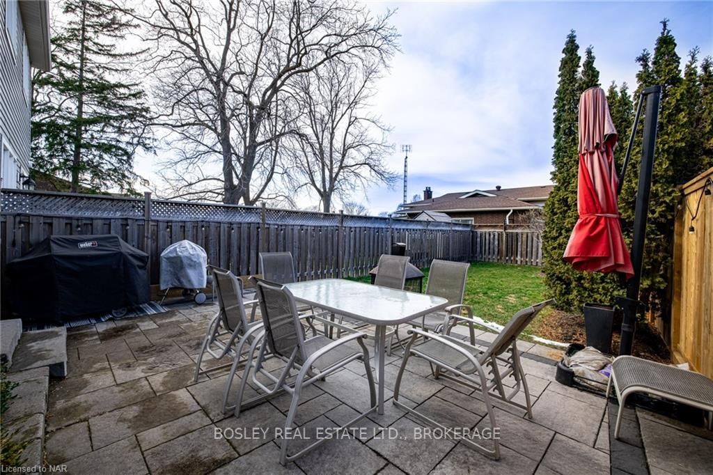 Photo 25 of 517D Scott Street, St. Catharines, Bunting/Linwell — HOMEH