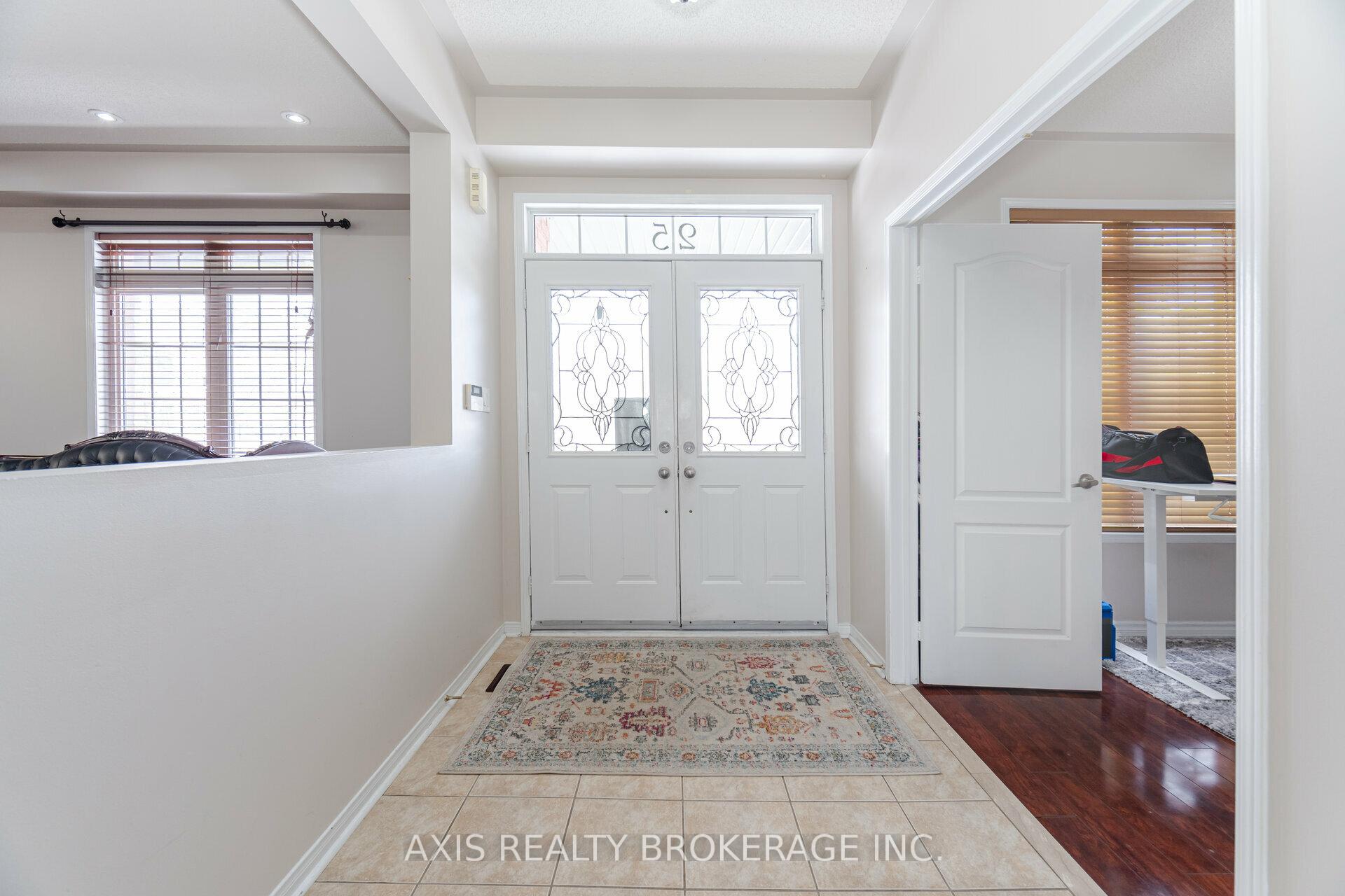 Photo 5 of 25 Laurentide Crescent, Brampton, Vales of Castlemore North — HOMEH