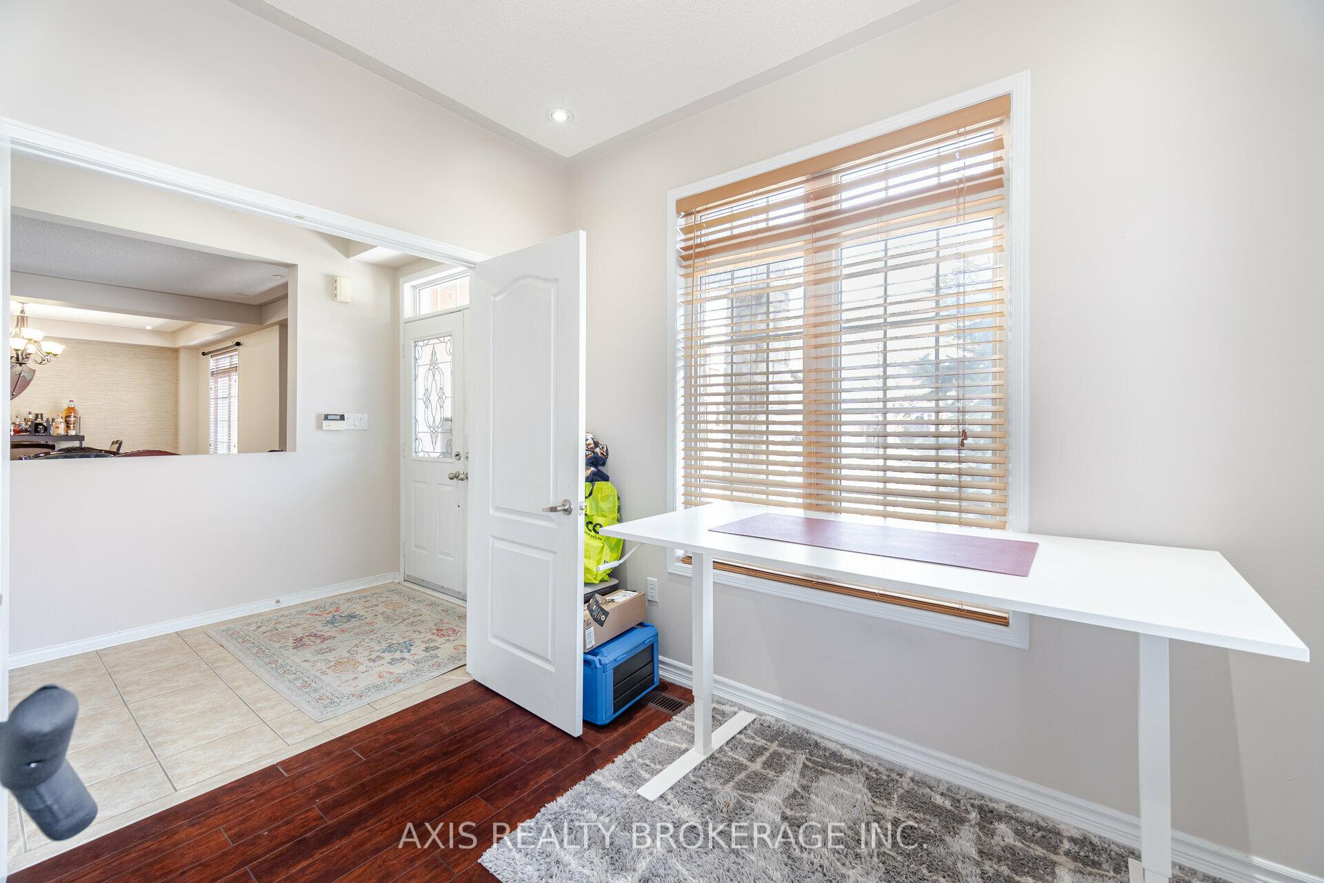 Photo 6 of 25 Laurentide Crescent, Brampton, Vales of Castlemore North — HOMEH