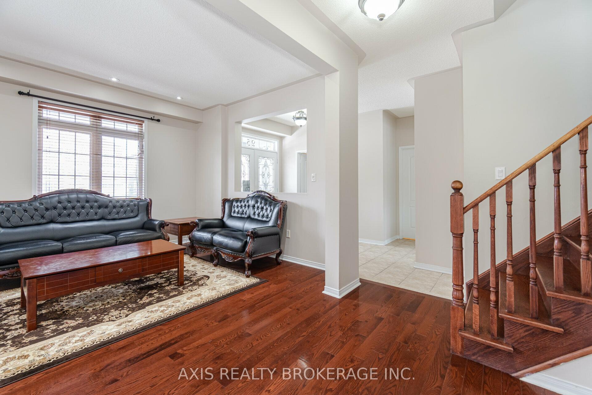 Photo 9 of 25 Laurentide Crescent, Brampton, Vales of Castlemore North — HOMEH