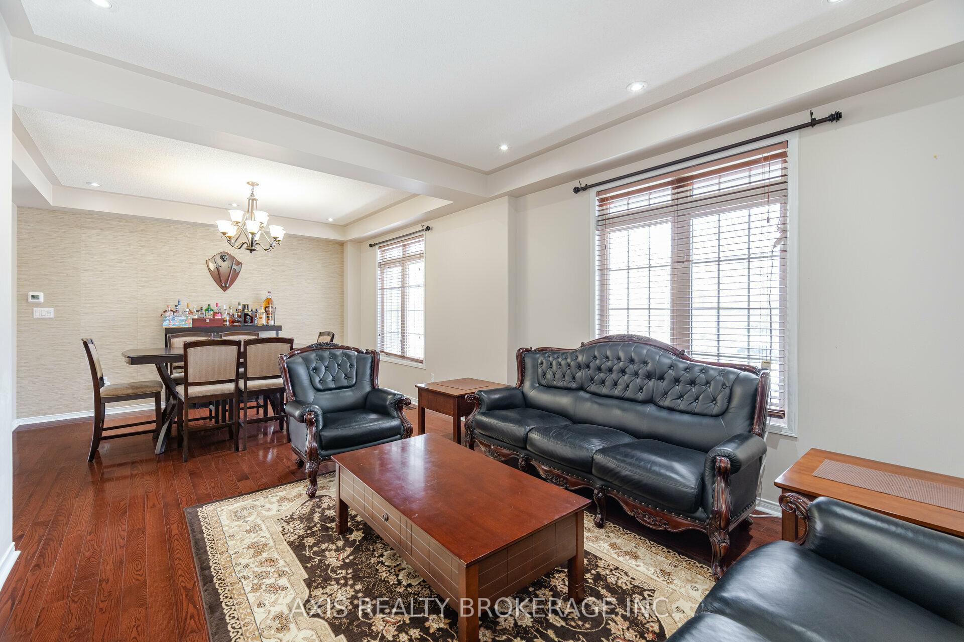 Photo 11 of 25 Laurentide Crescent, Brampton, Vales of Castlemore North — HOMEH