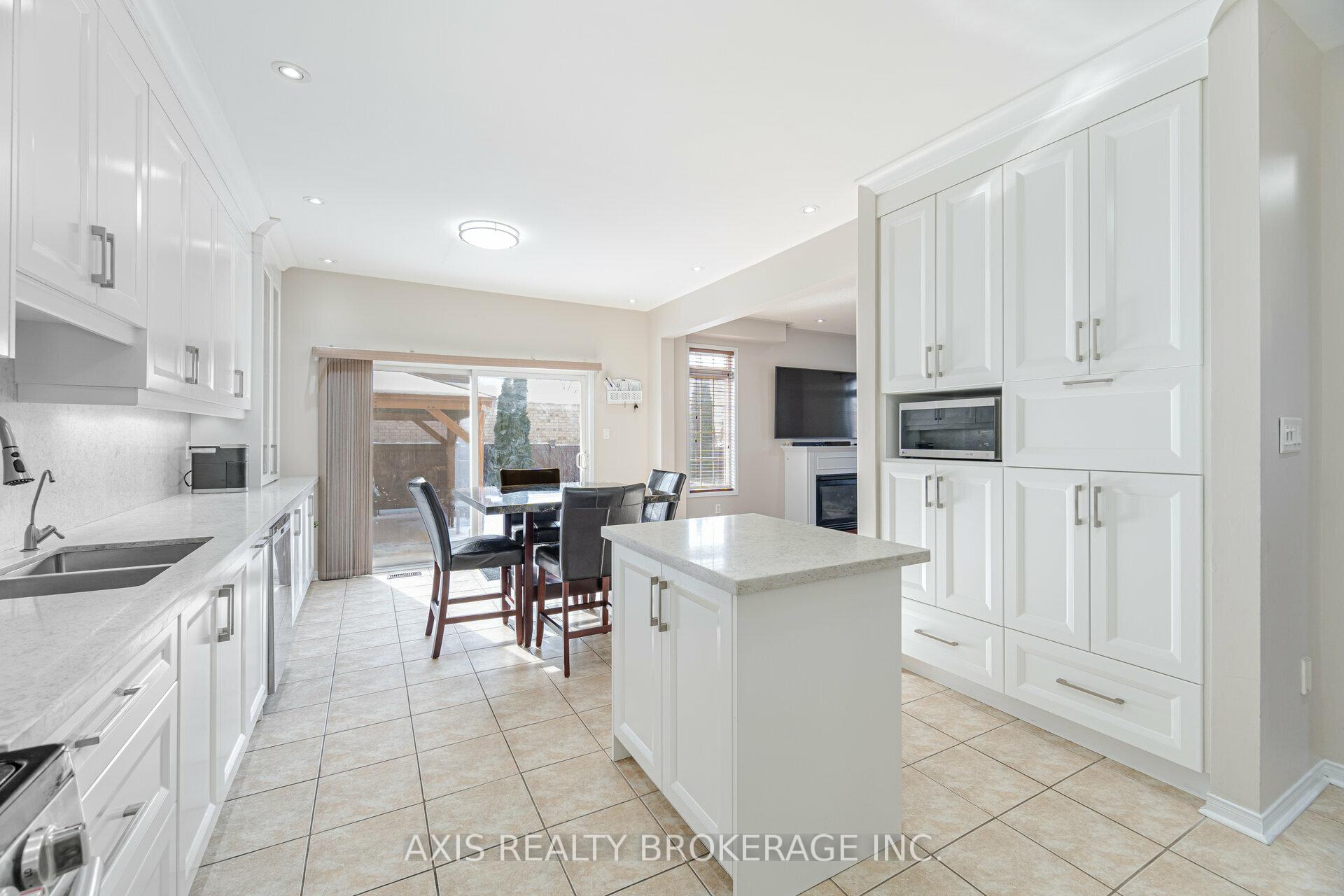Photo 16 of 25 Laurentide Crescent, Brampton, Vales of Castlemore North — HOMEH