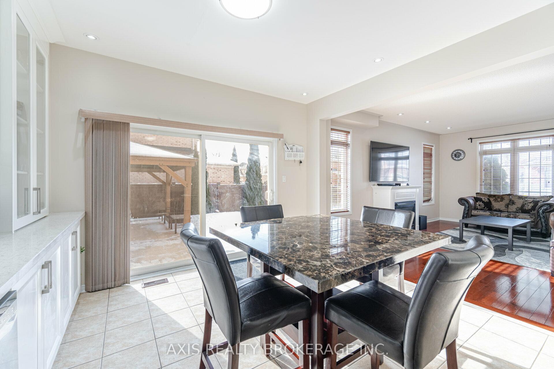 Photo 17 of 25 Laurentide Crescent, Brampton, Vales of Castlemore North — HOMEH