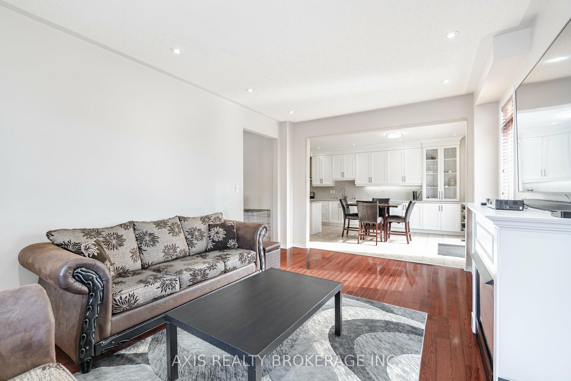 Photo 20 of 25 Laurentide Crescent, Brampton, Vales of Castlemore North — HOMEH