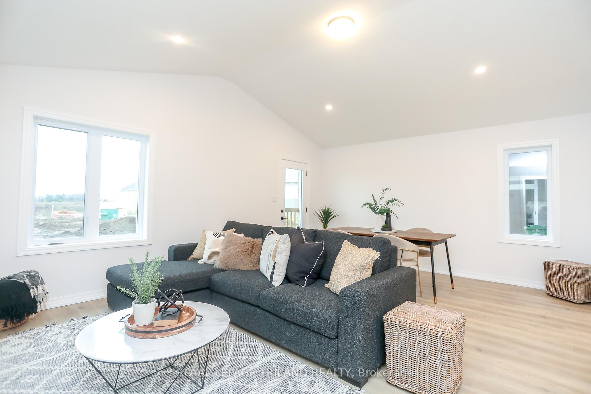 Photo 11 of 10 Silverleaf Path, St. Thomas — HOMEH