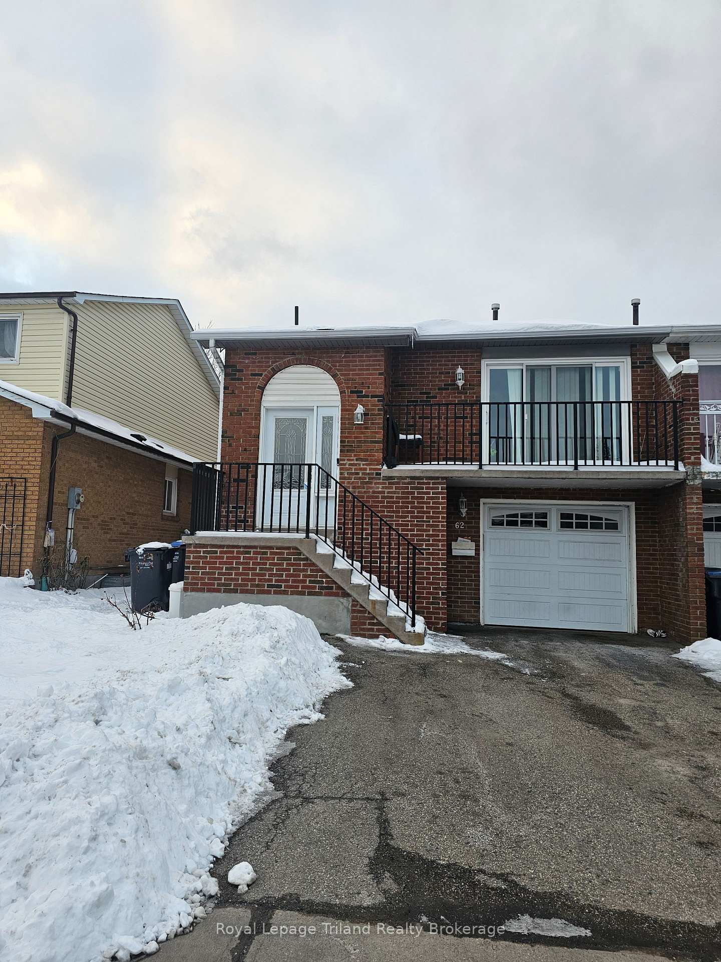 Front of 62 Histon Crescent E