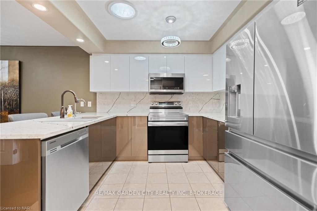 Photo 4 of 16 Bluegrass Crescent, St. Catharines, Oakdale — HOMEH