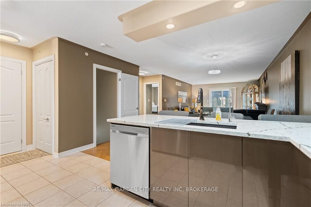 Photo 5 of 16 Bluegrass Crescent, St. Catharines, Oakdale — HOMEH