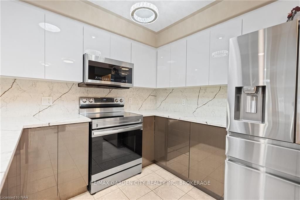 Photo 6 of 16 Bluegrass Crescent, St. Catharines, Oakdale — HOMEH