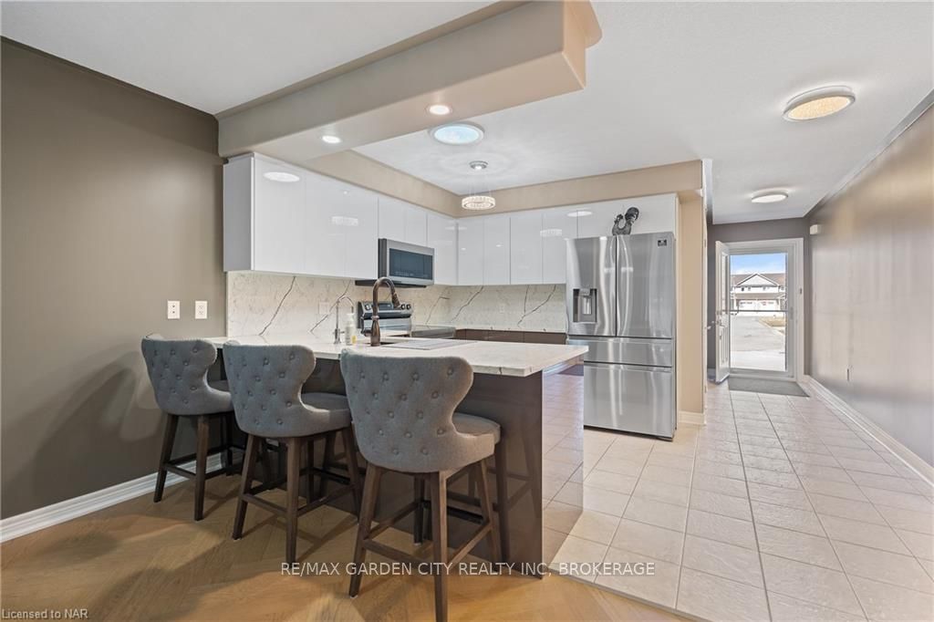 Photo 7 of 16 Bluegrass Crescent, St. Catharines, Oakdale — HOMEH