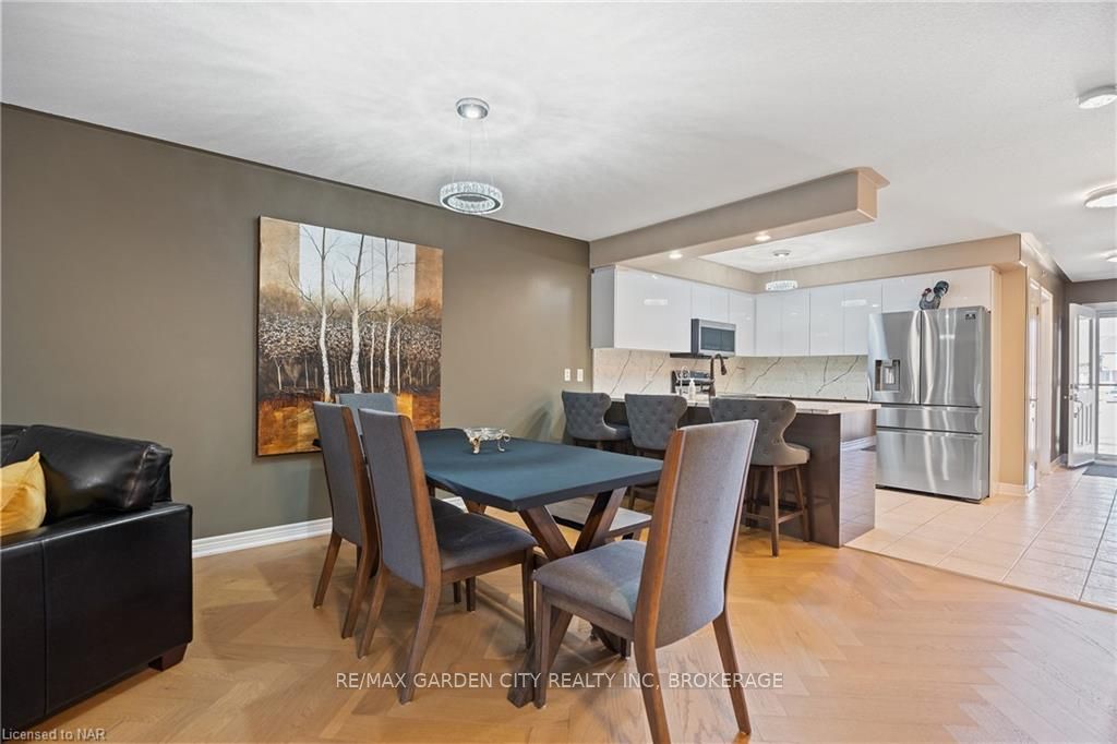Photo 9 of 16 Bluegrass Crescent, St. Catharines, Oakdale — HOMEH