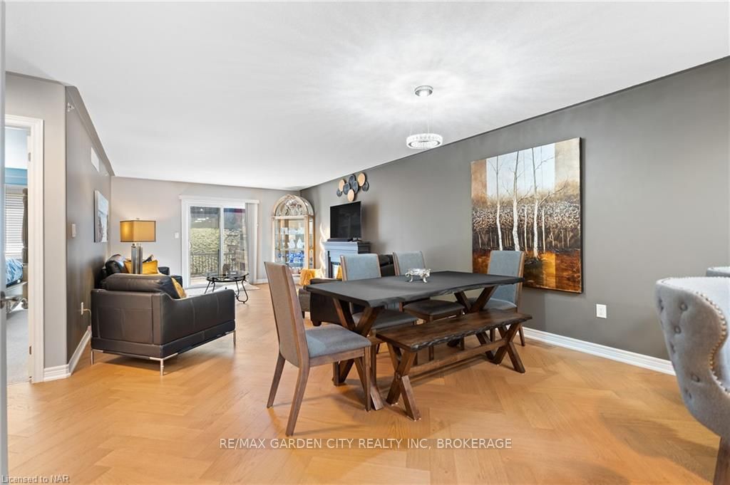 Photo 10 of 16 Bluegrass Crescent, St. Catharines, Oakdale — HOMEH