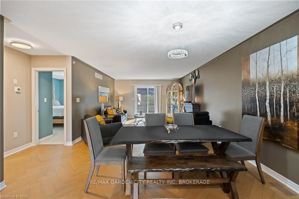 Photo 11 of 16 Bluegrass Crescent, St. Catharines, Oakdale — HOMEH