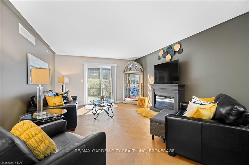 Photo 12 of 16 Bluegrass Crescent, St. Catharines, Oakdale — HOMEH