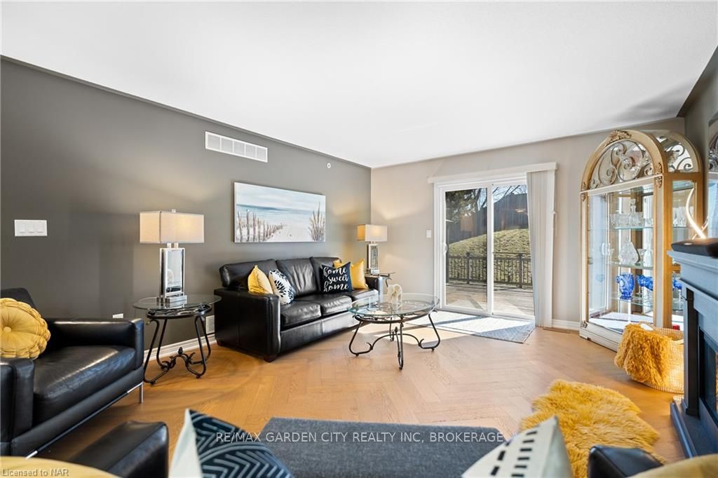 Photo 13 of 16 Bluegrass Crescent, St. Catharines, Oakdale — HOMEH