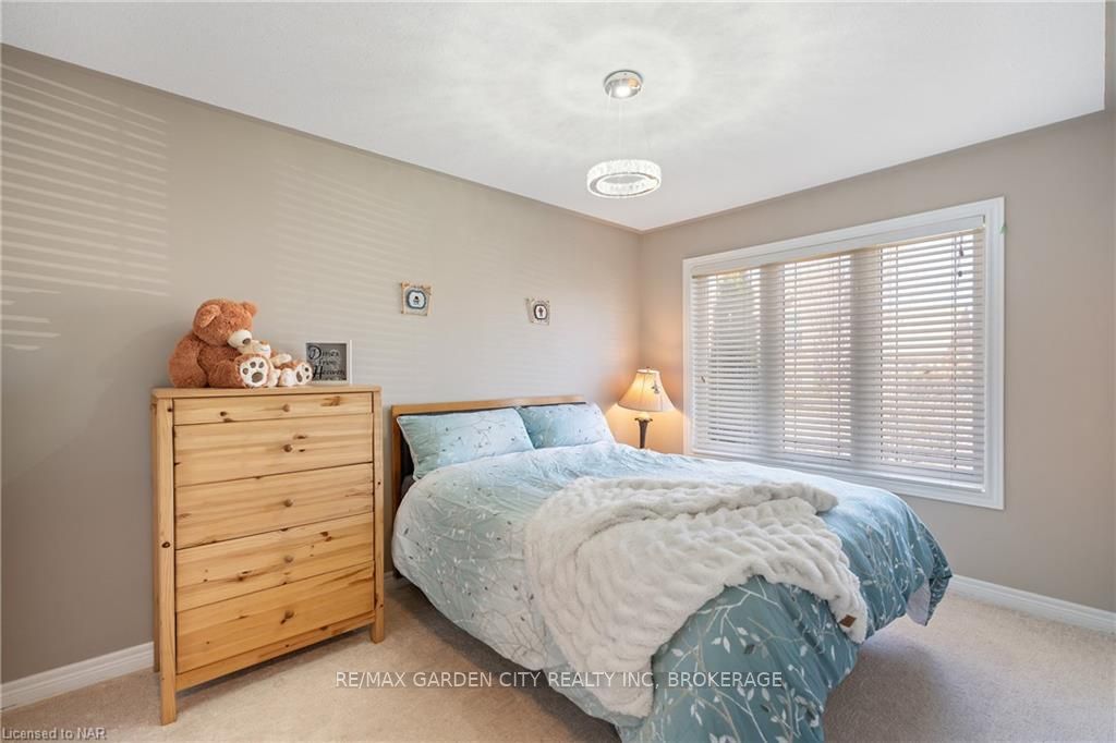 Photo 18 of 16 Bluegrass Crescent, St. Catharines, Oakdale — HOMEH