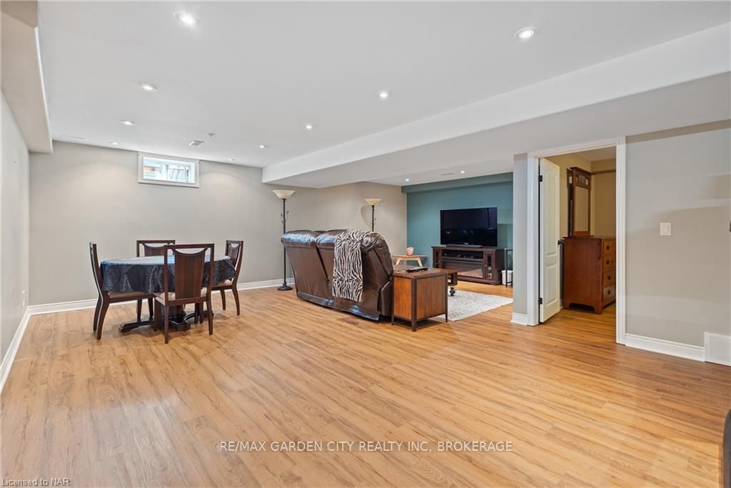 Photo 20 of 16 Bluegrass Crescent, St. Catharines, Oakdale — HOMEH