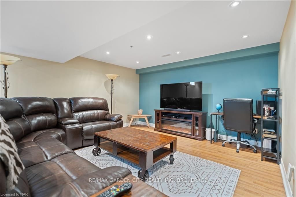 Photo 21 of 16 Bluegrass Crescent, St. Catharines, Oakdale — HOMEH