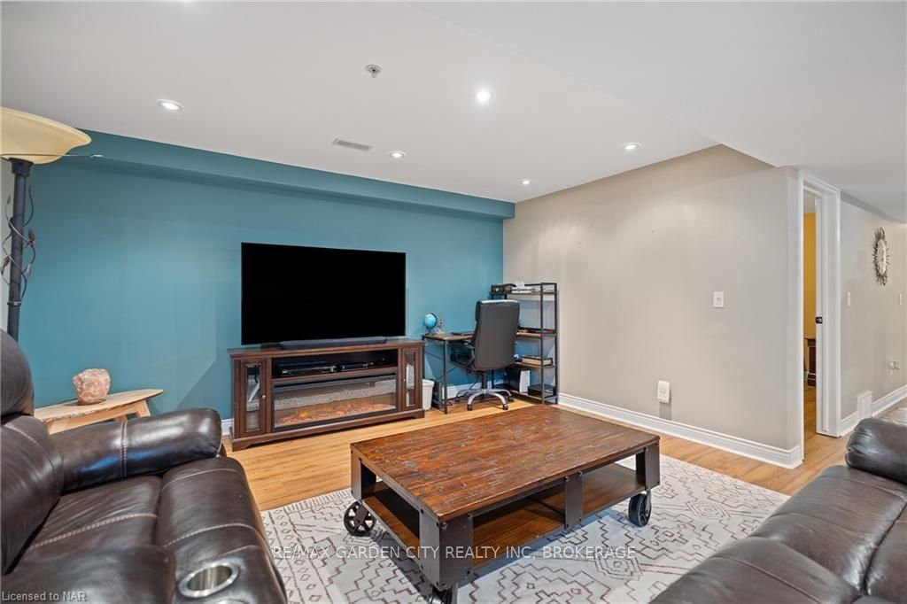 Photo 22 of 16 Bluegrass Crescent, St. Catharines, Oakdale — HOMEH
