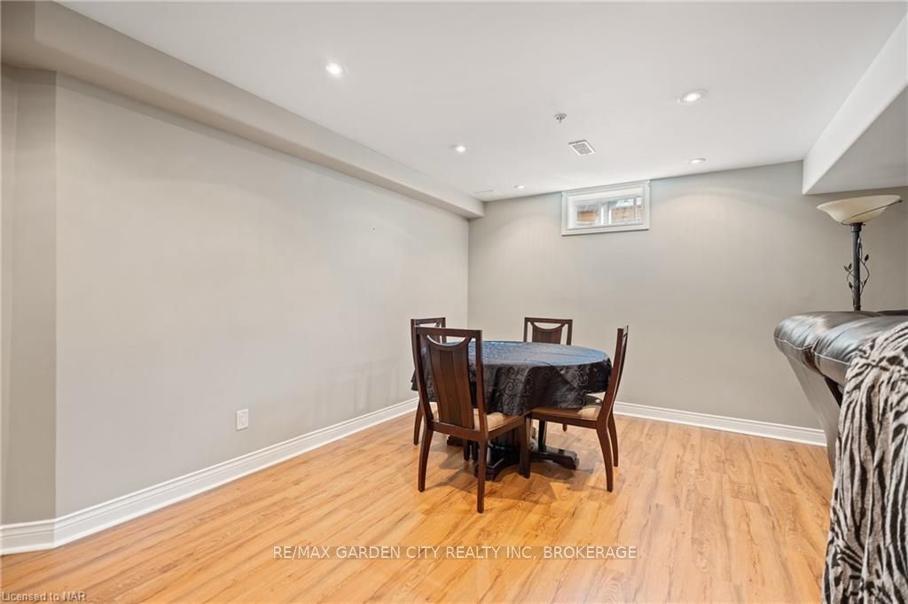 Photo 23 of 16 Bluegrass Crescent, St. Catharines, Oakdale — HOMEH