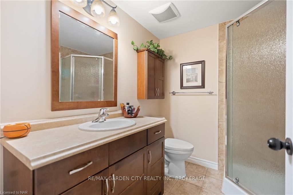 Photo 24 of 16 Bluegrass Crescent, St. Catharines, Oakdale — HOMEH