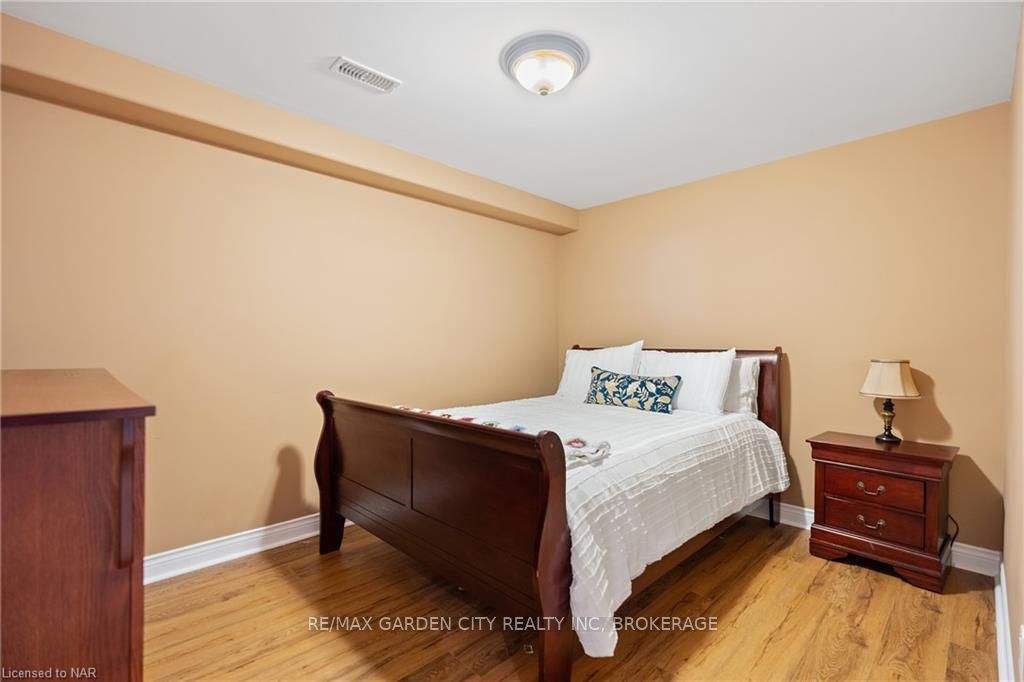 Photo 25 of 16 Bluegrass Crescent, St. Catharines, Oakdale — HOMEH
