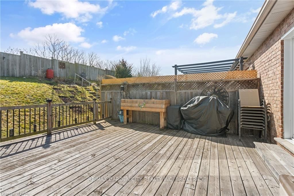 Photo 29 of 16 Bluegrass Crescent, St. Catharines, Oakdale — HOMEH