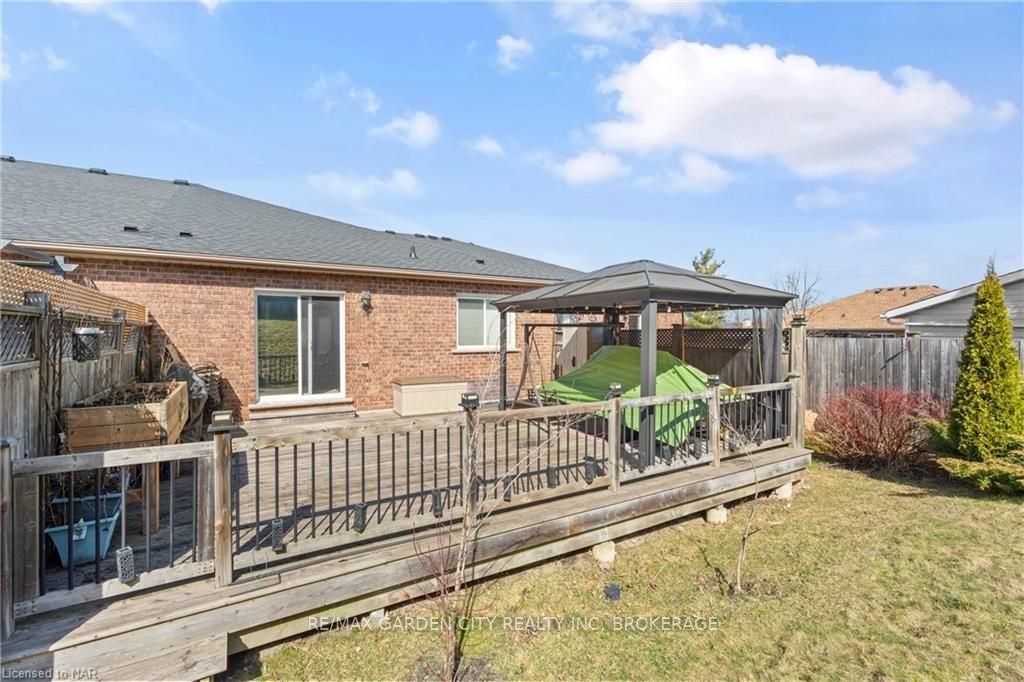 Photo 30 of 16 Bluegrass Crescent, St. Catharines, Oakdale — HOMEH
