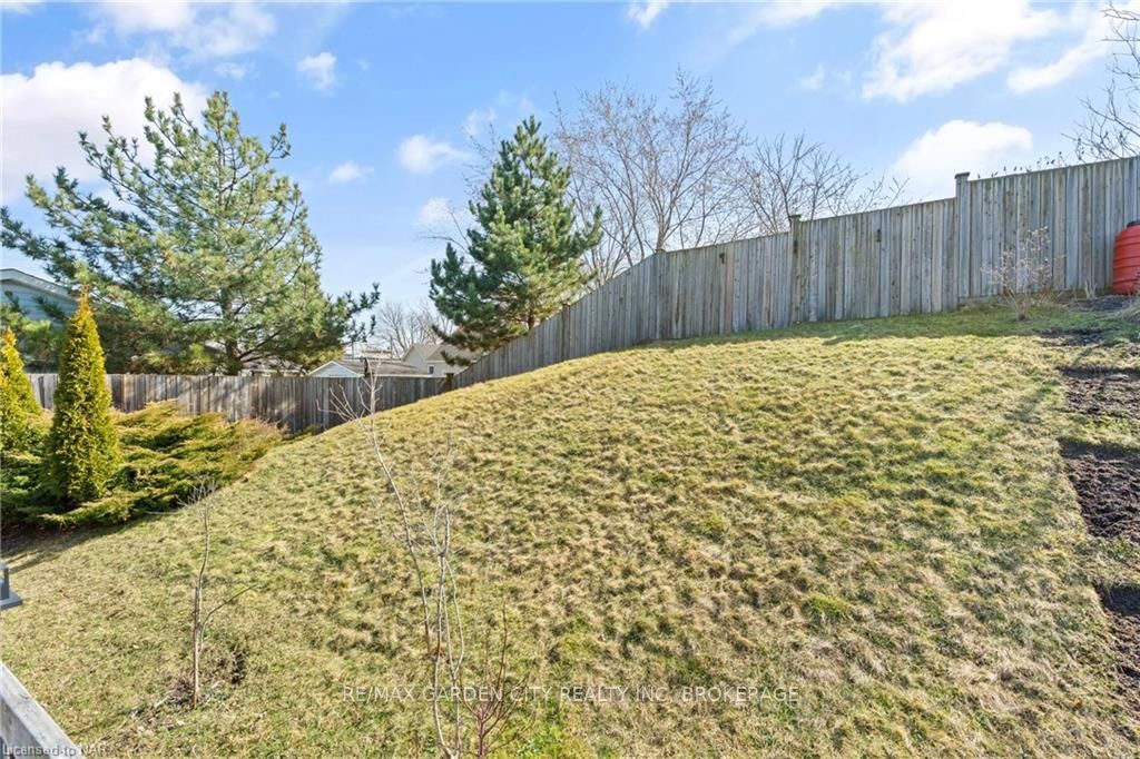 Photo 34 of 16 Bluegrass Crescent, St. Catharines, Oakdale — HOMEH