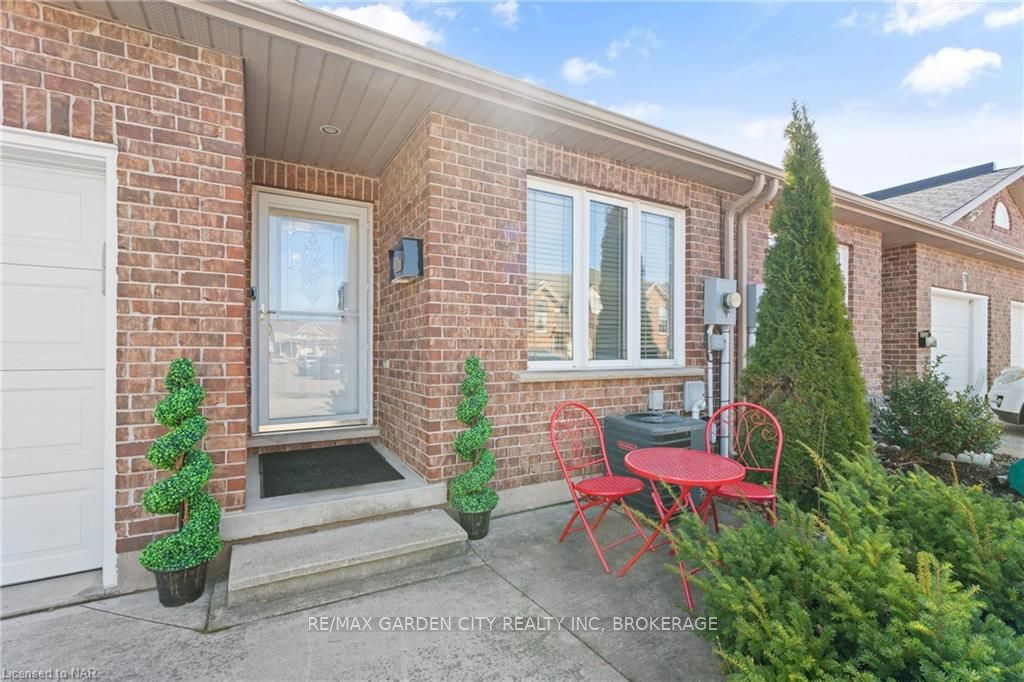 Photo 41 of 16 Bluegrass Crescent, St. Catharines, Oakdale — HOMEH