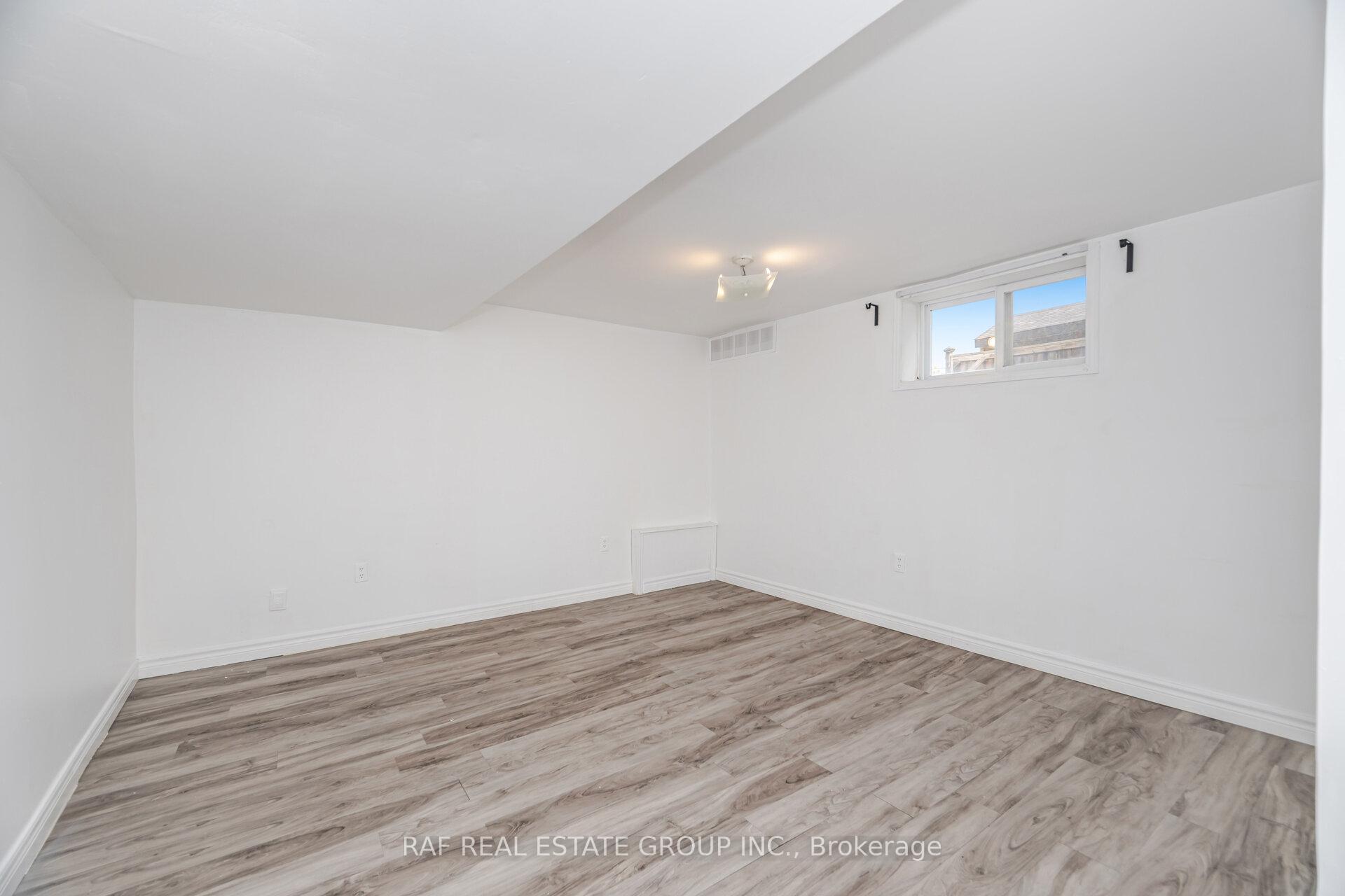 Photo 36 of 216 Millen Road, Hamilton, Stoney Creek — HOMEH
