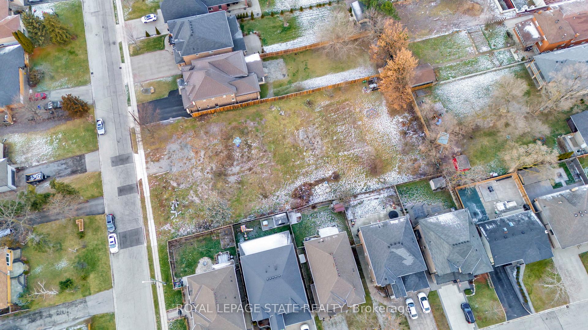 Photo 5 of 60 Deerhurst Road, Hamilton, Stoney Creek — HOMEH